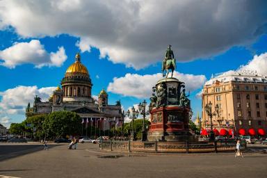 Обзорная по городу с экскурсией в Золотую или Бриллиантовую кладовую Эрмитажа