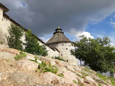 Псков - Изборск - Печоры - Пушкинские горы (для школьных групп)
