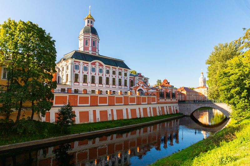 Экскурсионный тур в Санкт-Петербург «Экономичный» для школьных групп на 2 дня