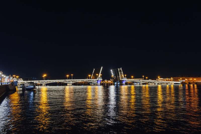 Ночная экскурсия по городу с теплоходной прогулкой по Неве (развод мостов) 