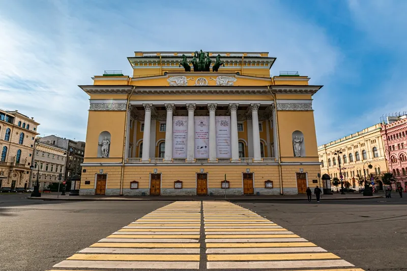 Классический тур для школьников в Петербург на 5 дней