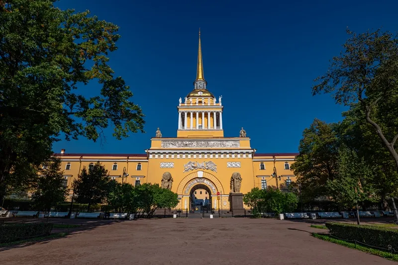 Классический тур для школьников в Петербург на 5 дней